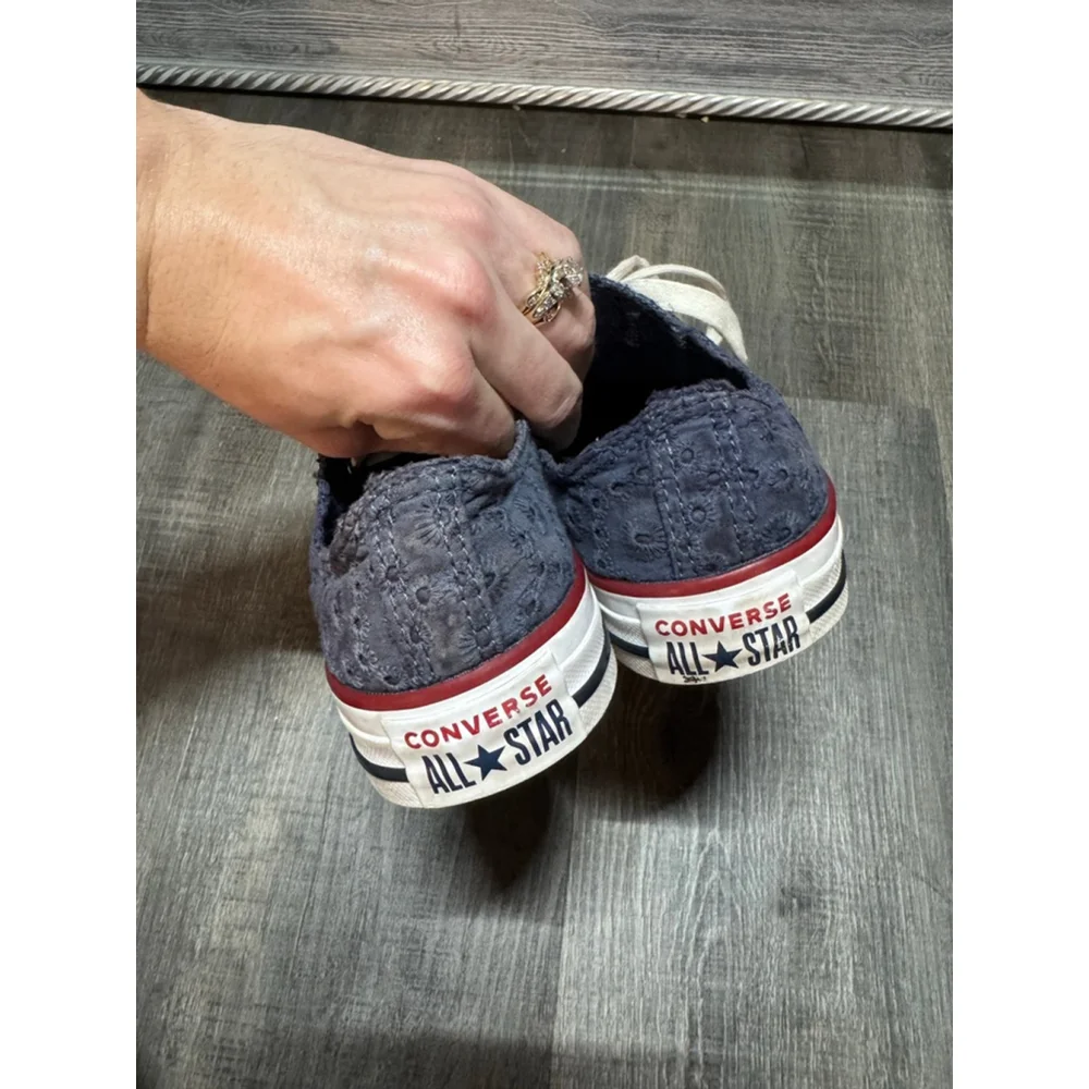 Women's Converse Navy Eyelet All Star Low Top Sneakers Size 7 - Picture 3 of 6